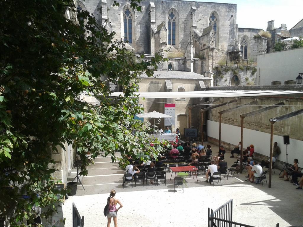 Arles Forum - Les Penitents Bleus Экстерьер фото
